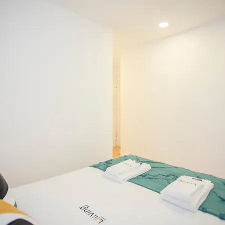 Liiiving In - Secret Grove Mezzanine * Porto