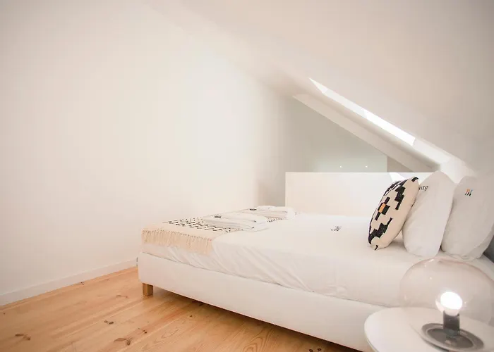 Liiiving In - Secret Grove Mezzanine * Порту