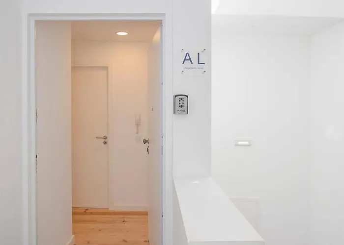 Апартаменты Liiiving In - Secret Grove Mezzanine Порту