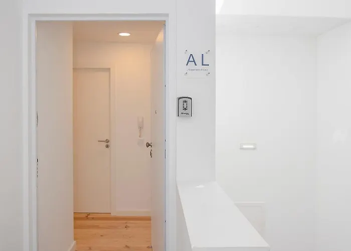 Liiiving In - Secret Grove Mezzanine Porto