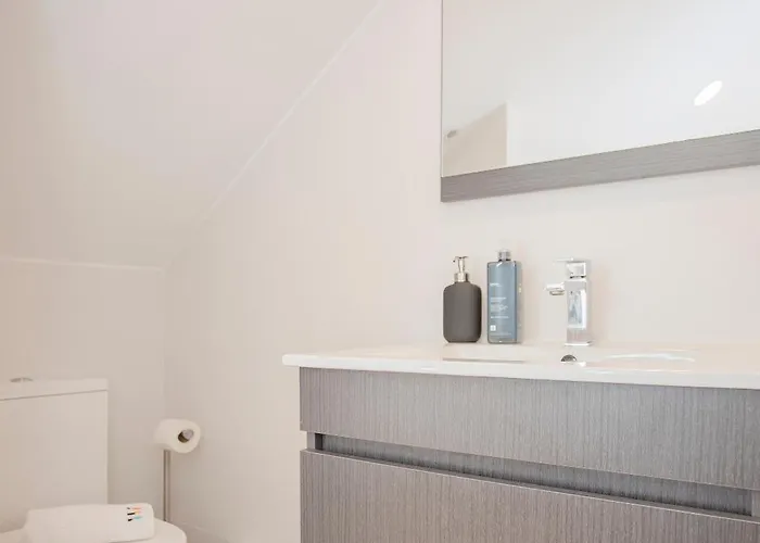 Liiiving In - Secret Grove Mezzanine Apartment