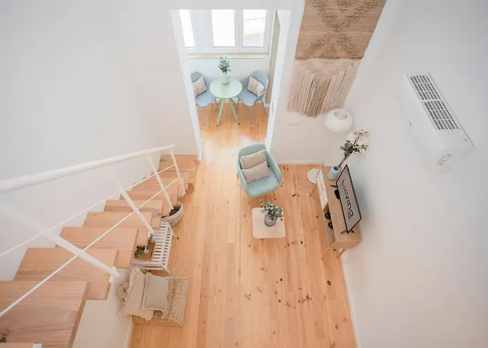 Liiiving In - Secret Grove Mezzanine Apartment *