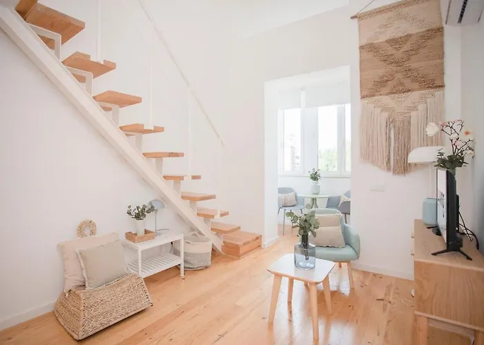 Liiiving In - Secret Grove Mezzanine Apartment