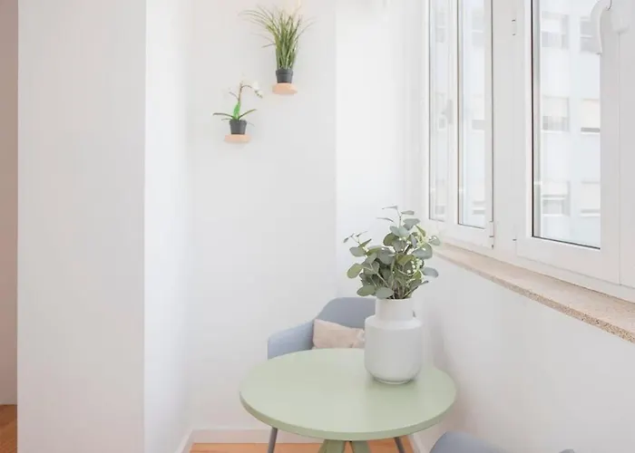 Apartment Liiiving In - Secret Grove Mezzanine *